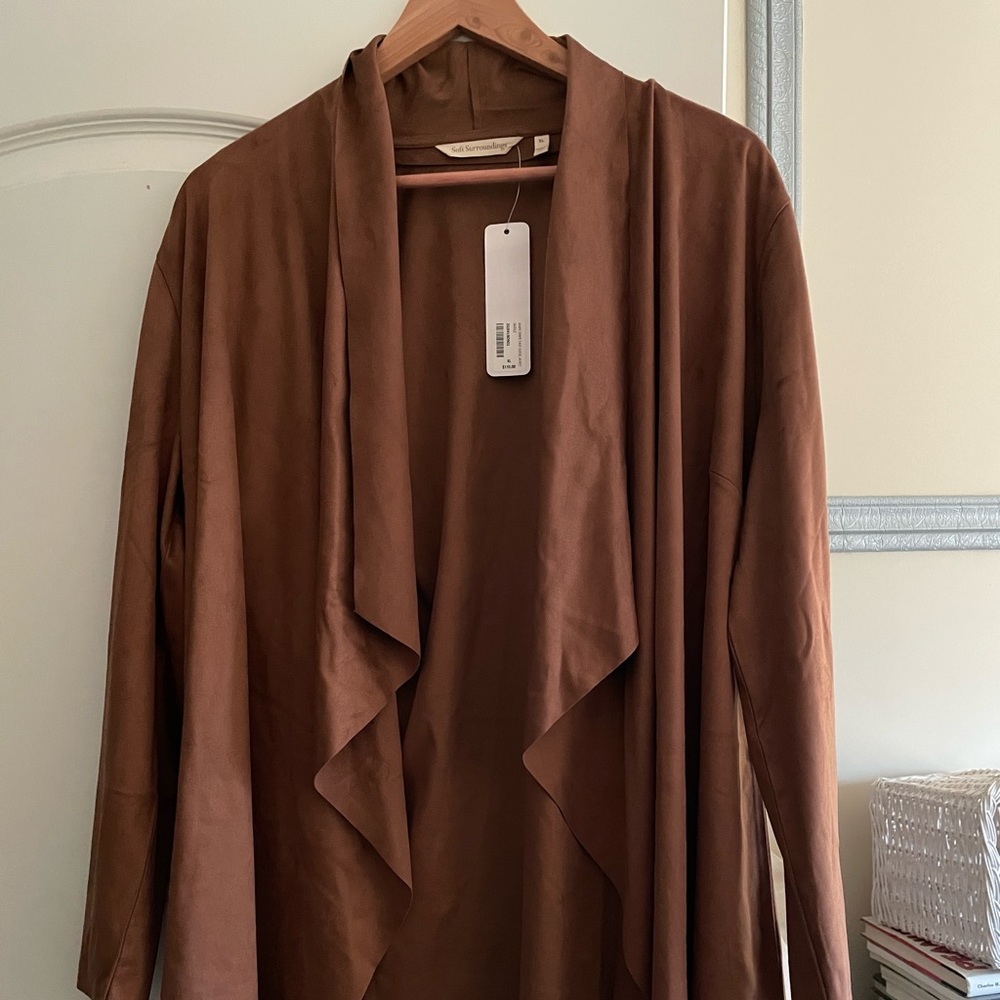 NWT SHAPE DRAPE FAUX SUEDE JACKET
SADDLE Brown XL